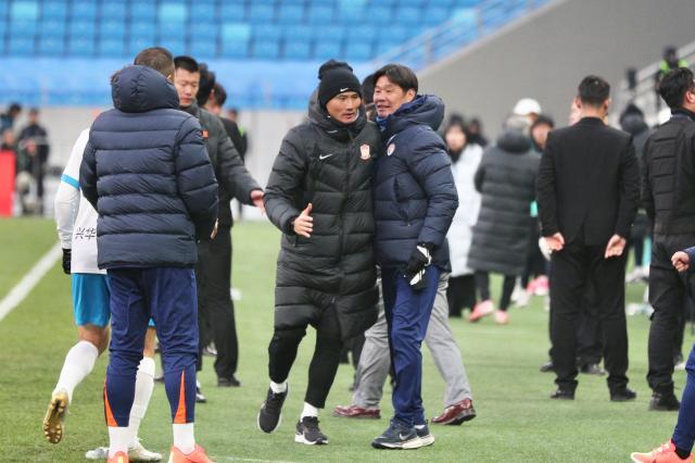 新葡京-青岛两队大变样 德比战和为贵两土帅斗法未分胜负